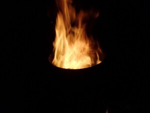 金曜深夜の焚火