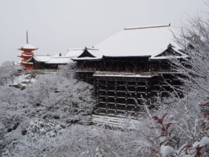 雪の清水寺　本堂全景