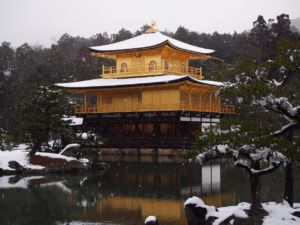 雪の金閣寺2