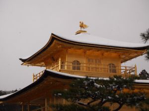 雪の金閣寺3