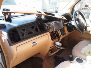 旧車バラシ中